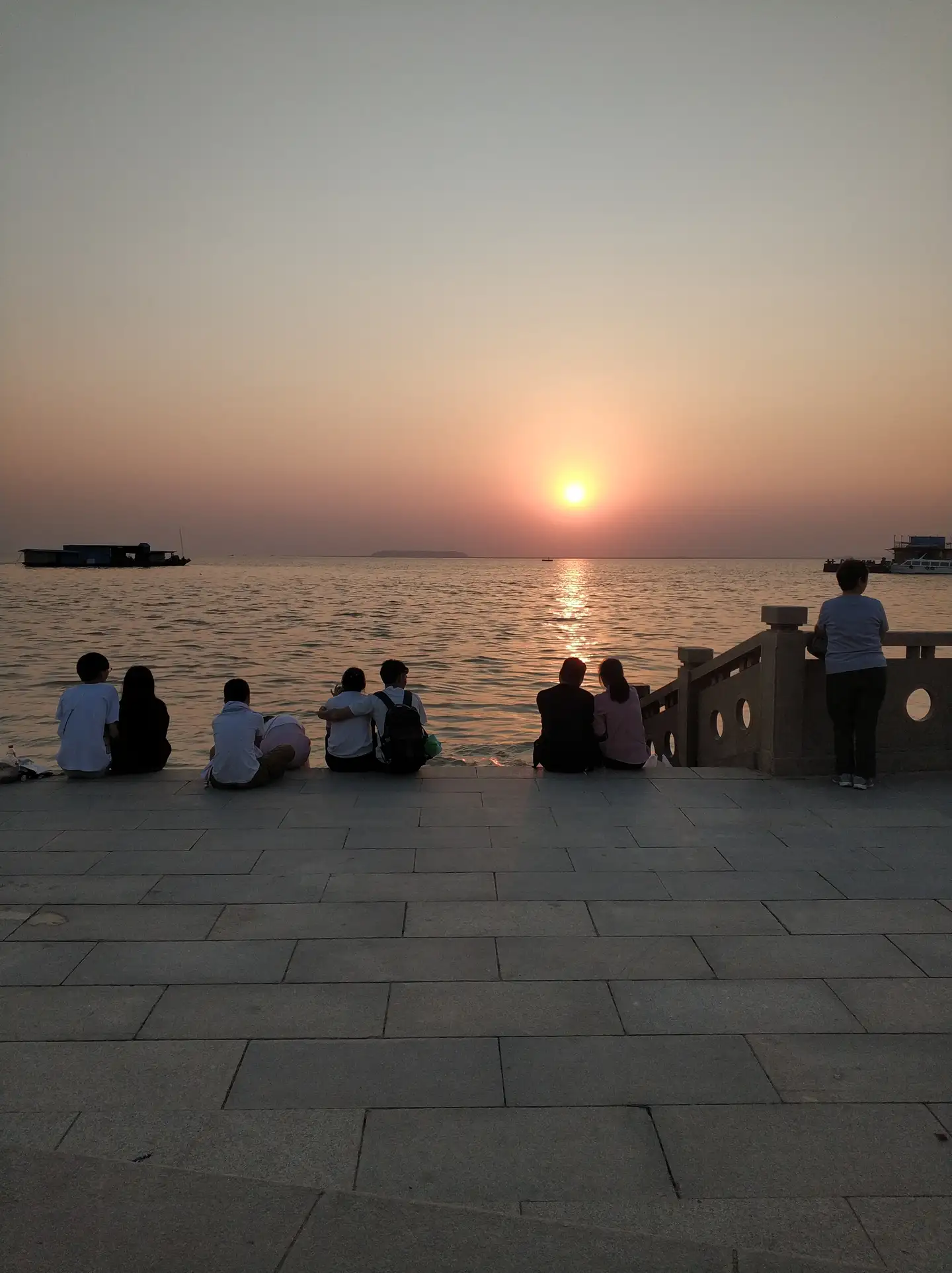 坠入洞庭湖